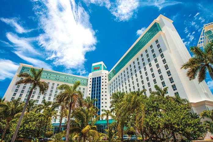 Fachada del Hotel riu cancun