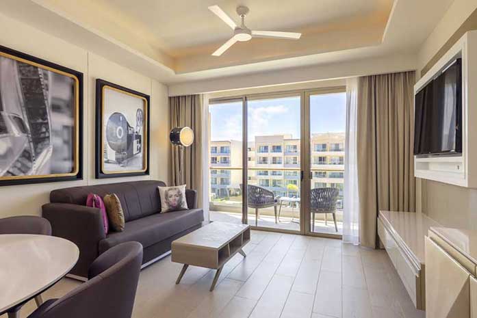 HOTEL PLANET HOLLYWOOD CANCUN ROOM