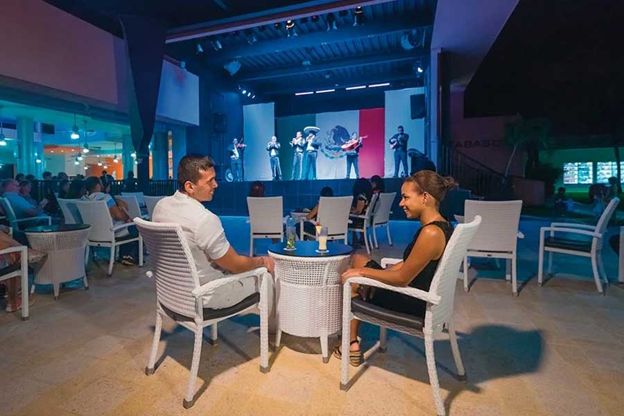 HOTEL RIU LUPITA Shows