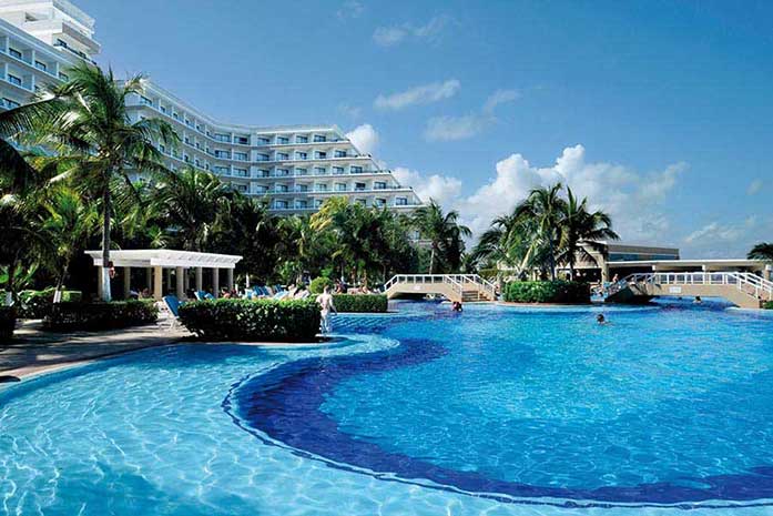 Hotel riu caribe piscina