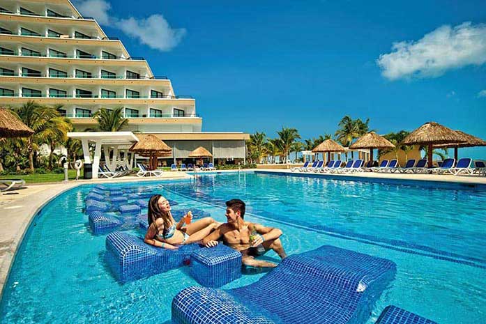 Hotel riu caribe sillas en pisicna