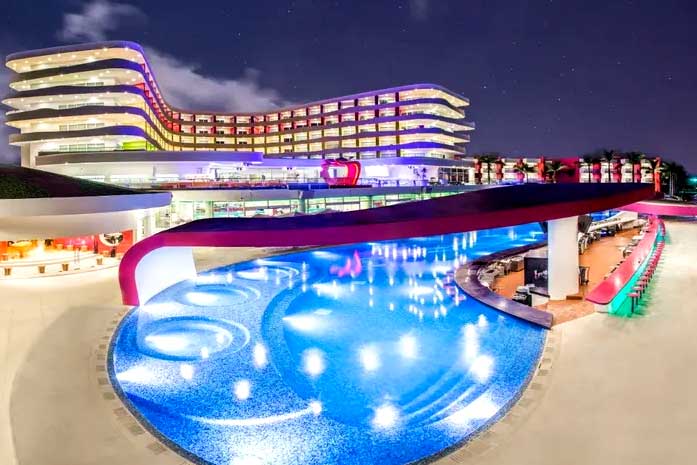 Piscina del Hotel Temptation Resort Cancun