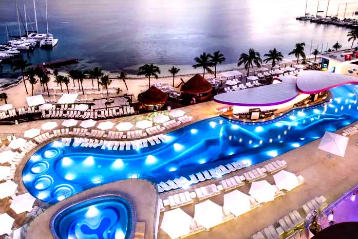 Vista aerea de la Piscina del Hotel Temptation Resort Cancun