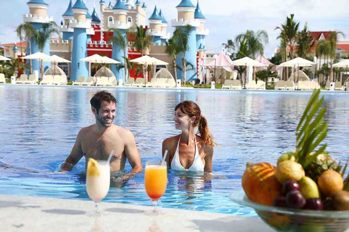 HOTEL BAHIA PRINCIPE piscina gigante