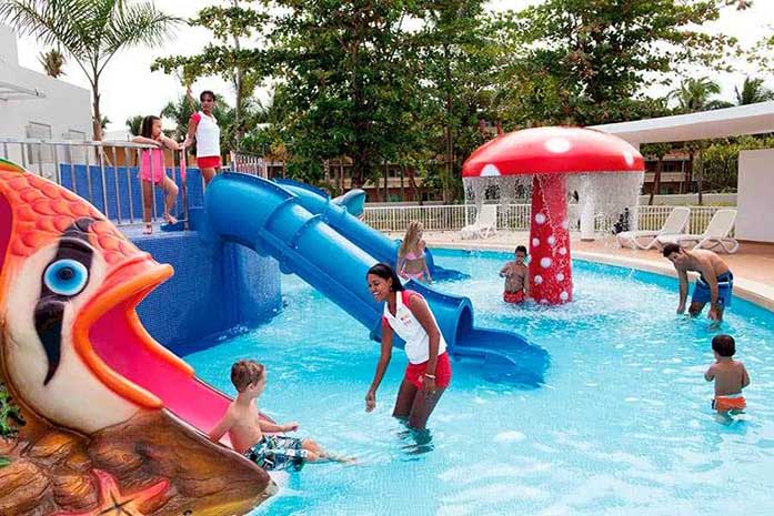 HOTEL RIU PALACE BAVARO Punta Cana piscina con atencion para ninos
