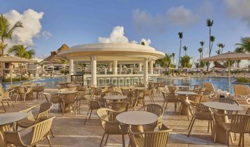 Hotel Bahía Luxury Ambar Pool Restaurant