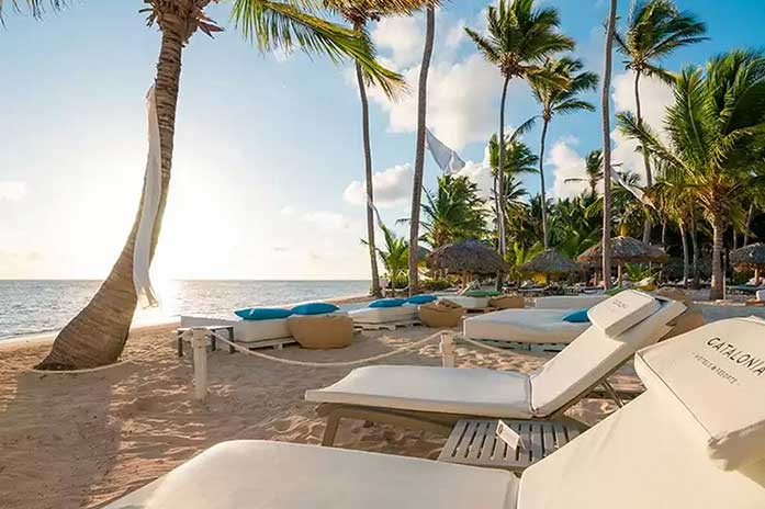 Hotel Catalonia Royal Bavaro hamacas en la playa