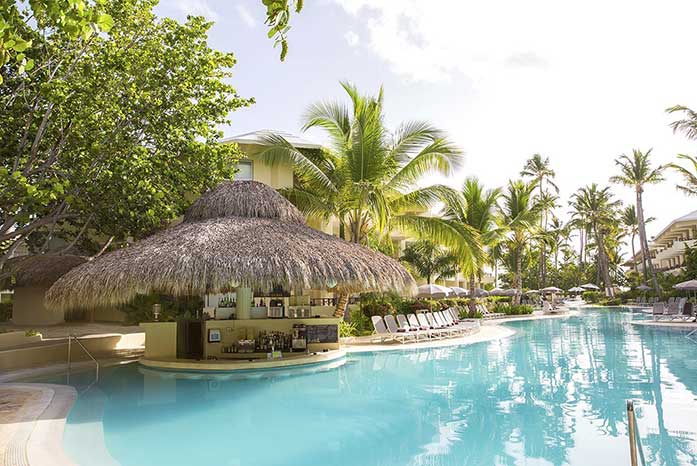 Hotel Impressive premium areas bar piscina