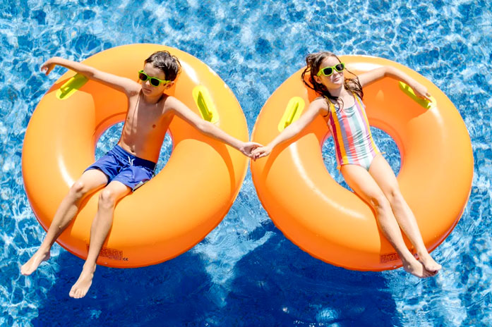 Hotel Nickelodeon Punta cana rio en piscina