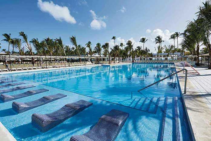 Hotel RiU Bambu Swimming