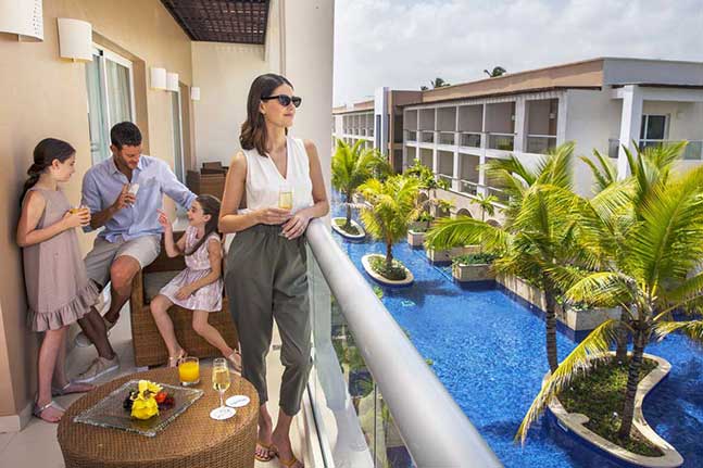Hotel royalton punta cana balcon con vista a la piscina